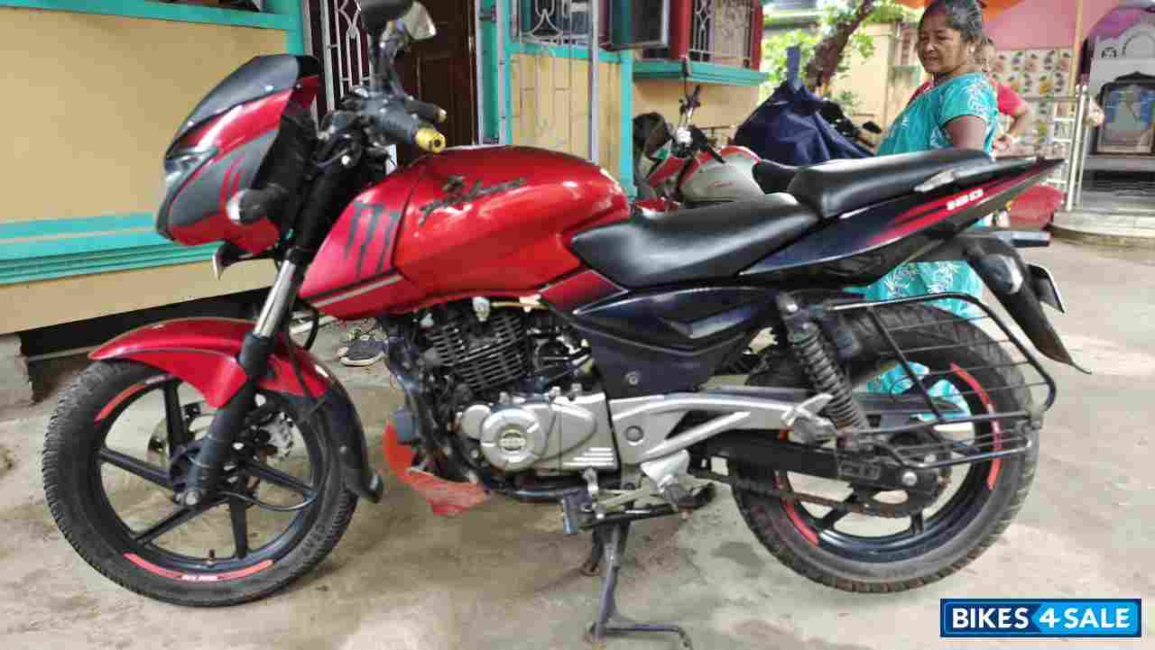 Red Bajaj Pulsar 180 DTSi