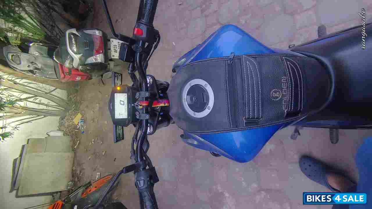 Blue Suzuki Gixxer BS6