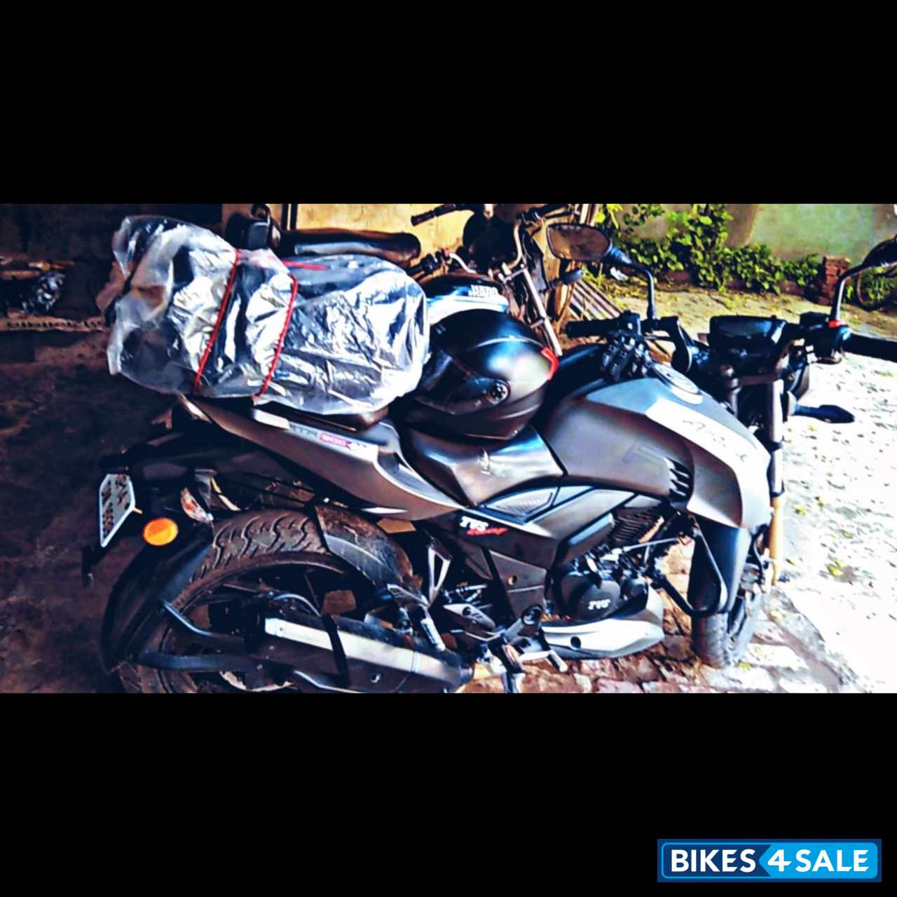 Titanium Grey TVS Apache RTR 200 4V