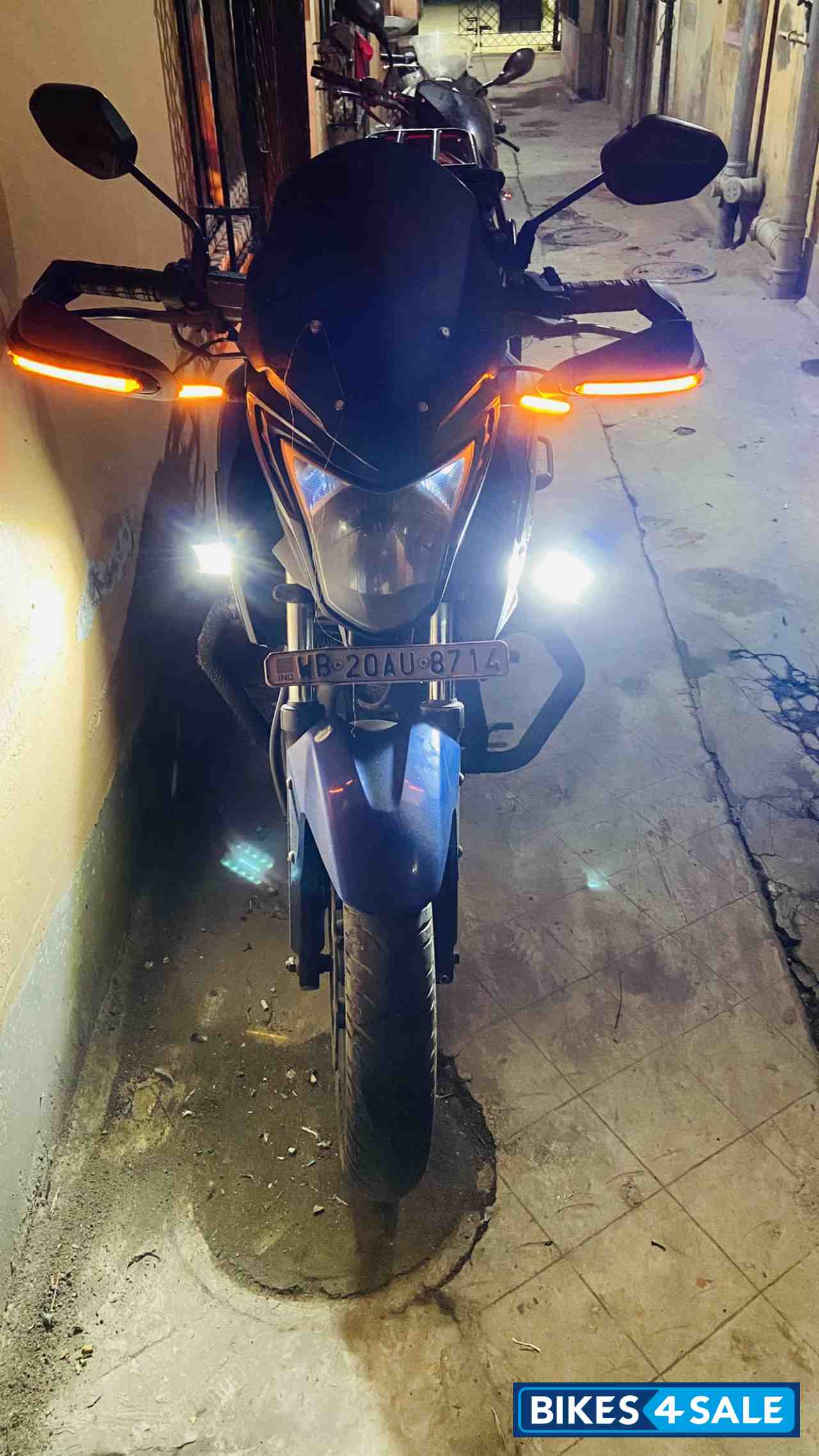 Pearl Siren Blue-a Honda CB Hornet 160R