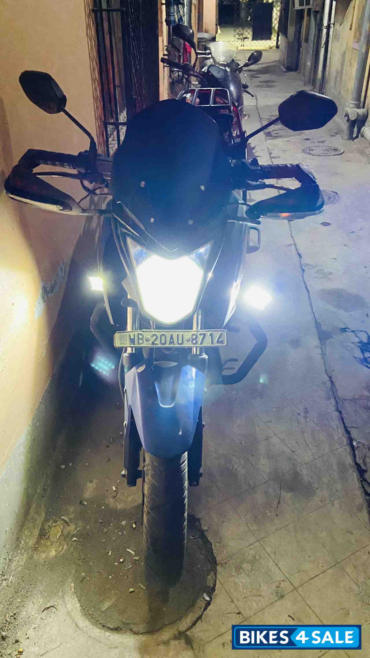 Pearl Siren Blue-a Honda CB Hornet 160R