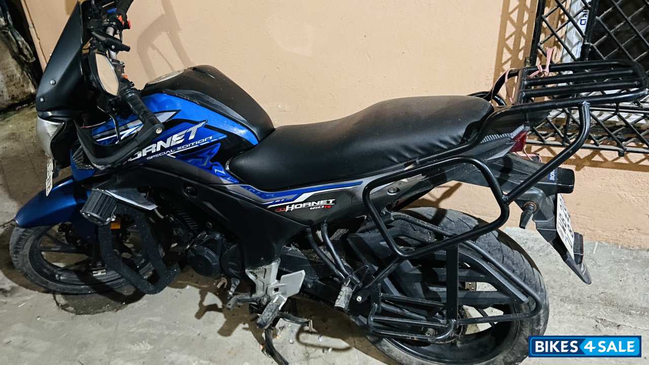 Pearl Siren Blue-a Honda CB Hornet 160R