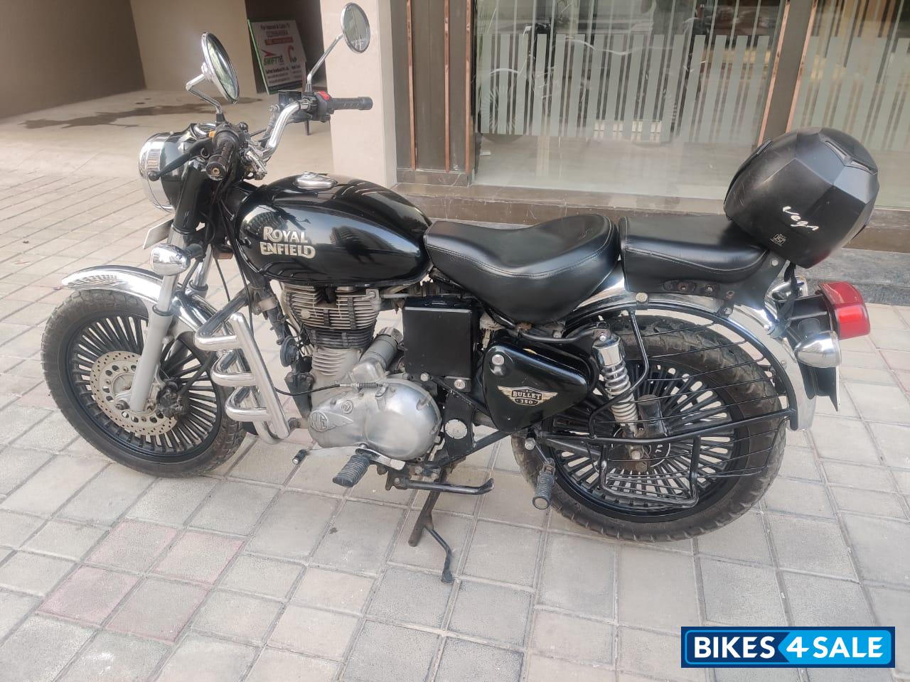 Black Royal Enfield Bullet 350 Twinspark