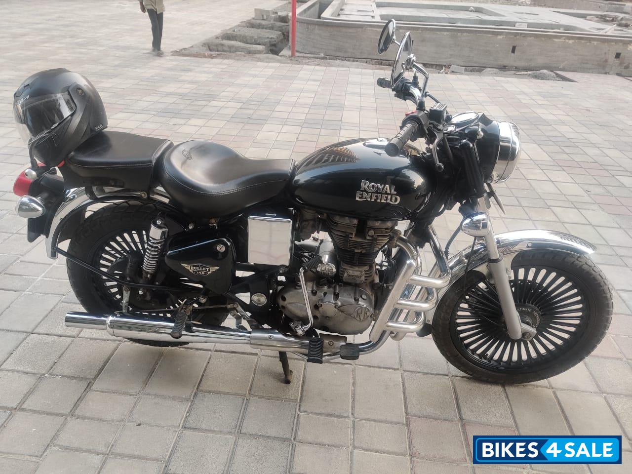 Black Royal Enfield Bullet 350 Twinspark