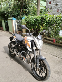 White/ Orange KTM Duke 200