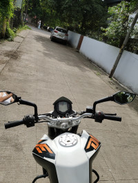 White/ Orange KTM Duke 200