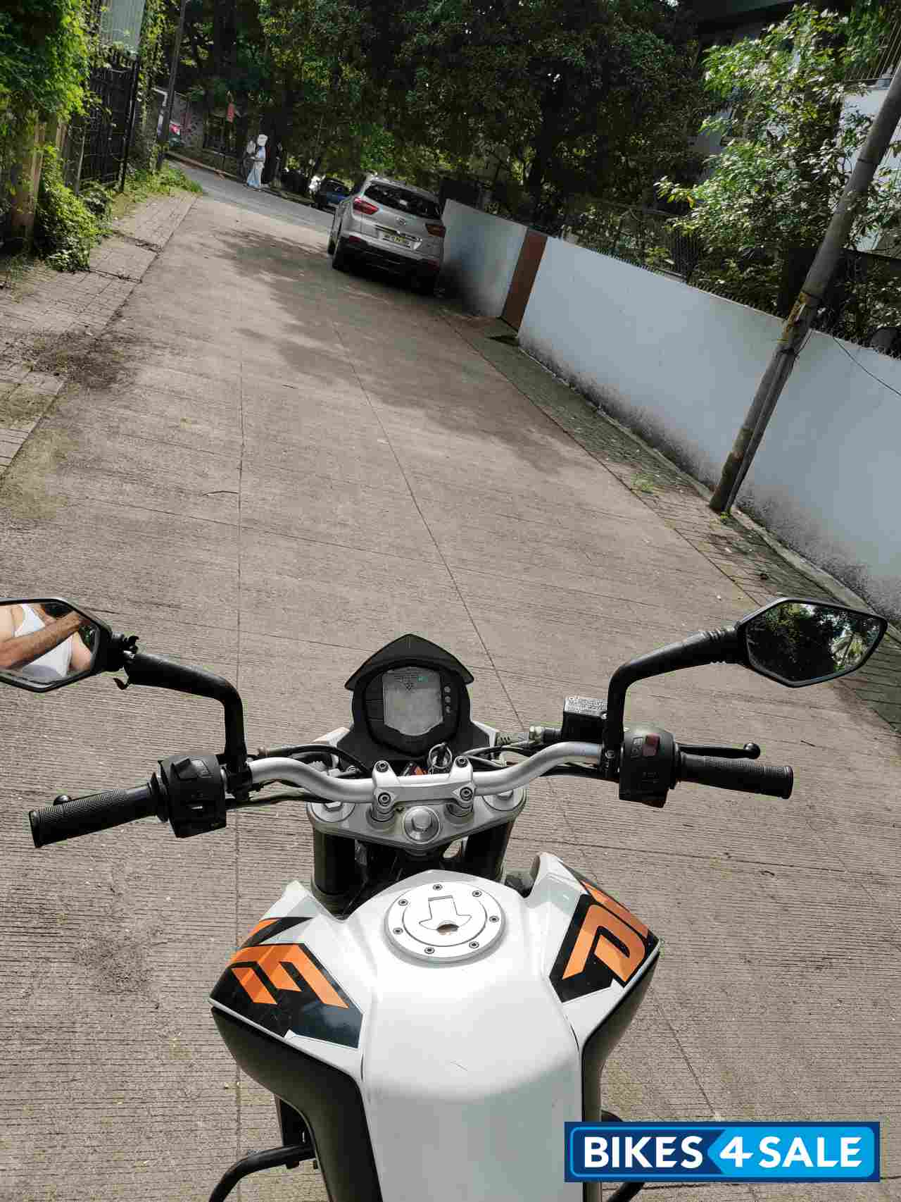White/ Orange KTM Duke 200