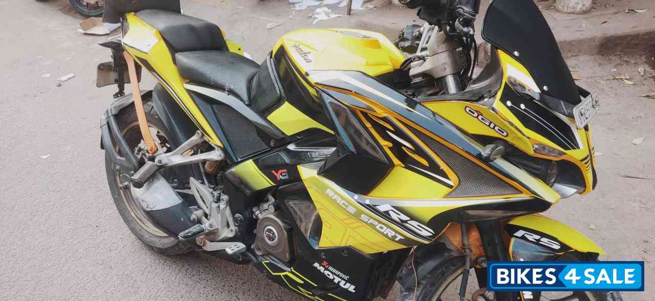 Bajaj Pulsar RS 200