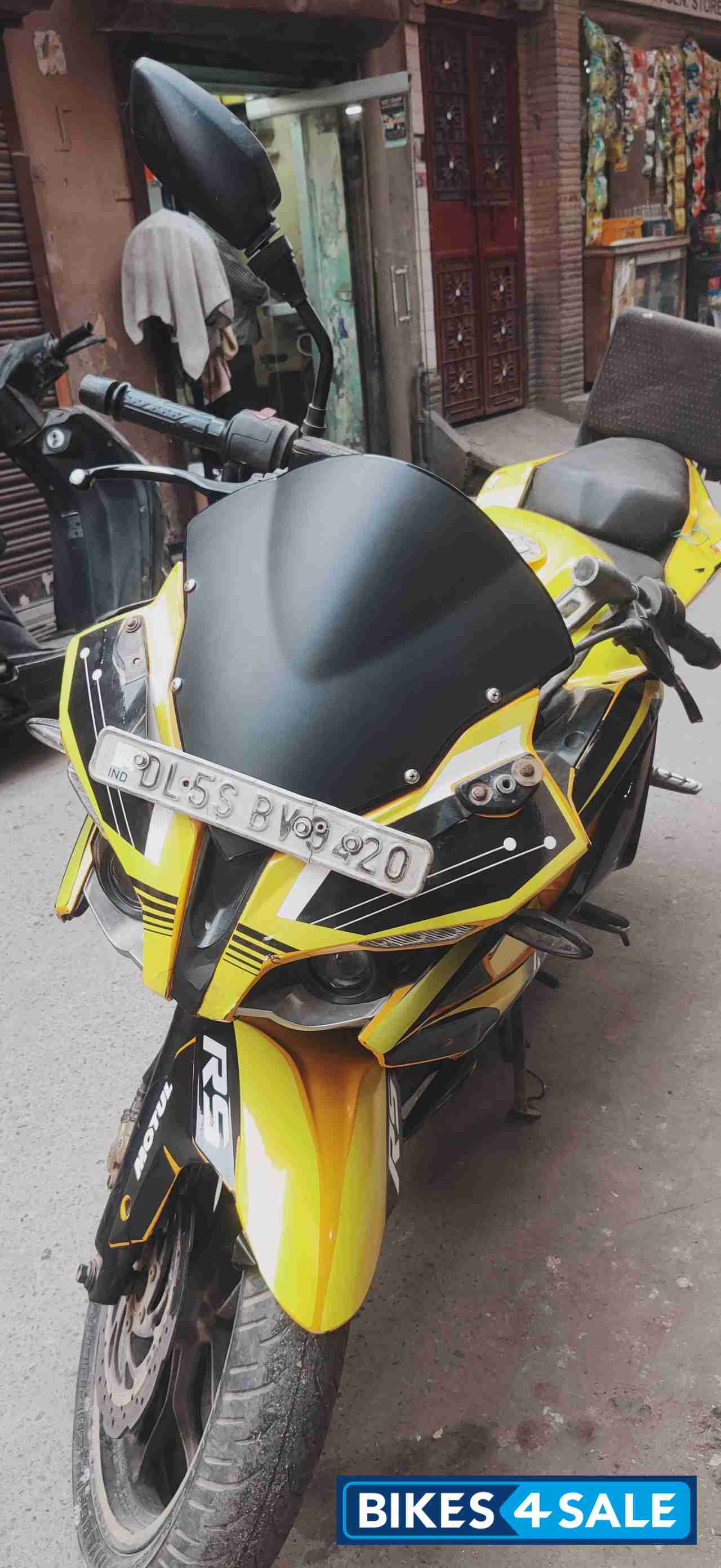 Bajaj Pulsar RS 200