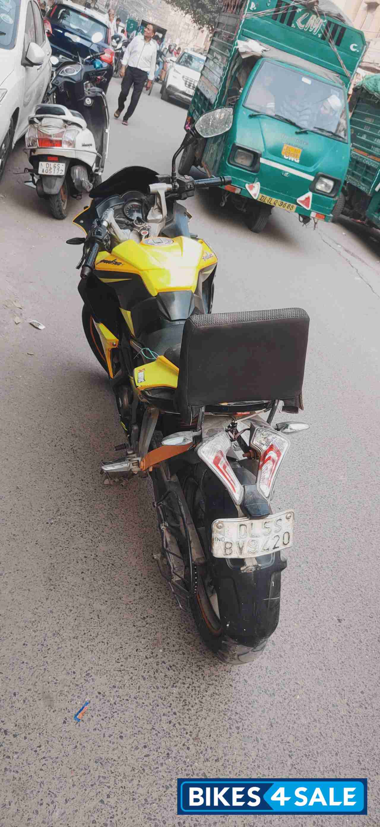 Bajaj Pulsar RS 200