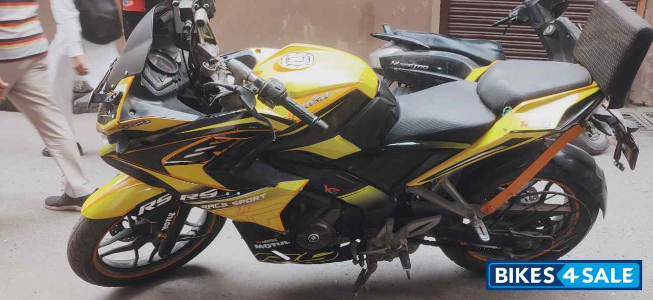 Bajaj Pulsar RS 200