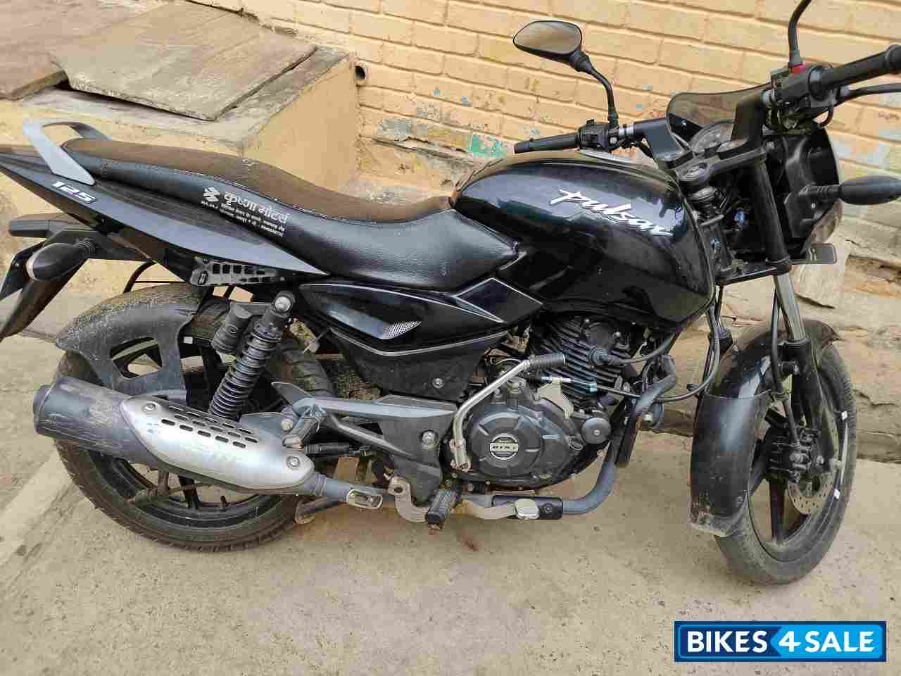 Black Bajaj Pulsar NS 125