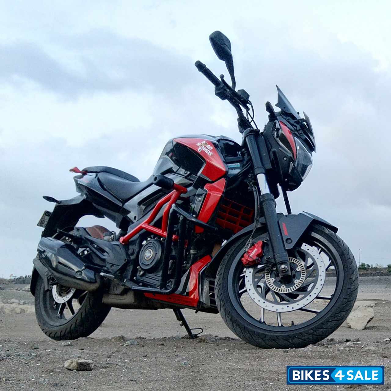 Red Bajaj Dominar 400