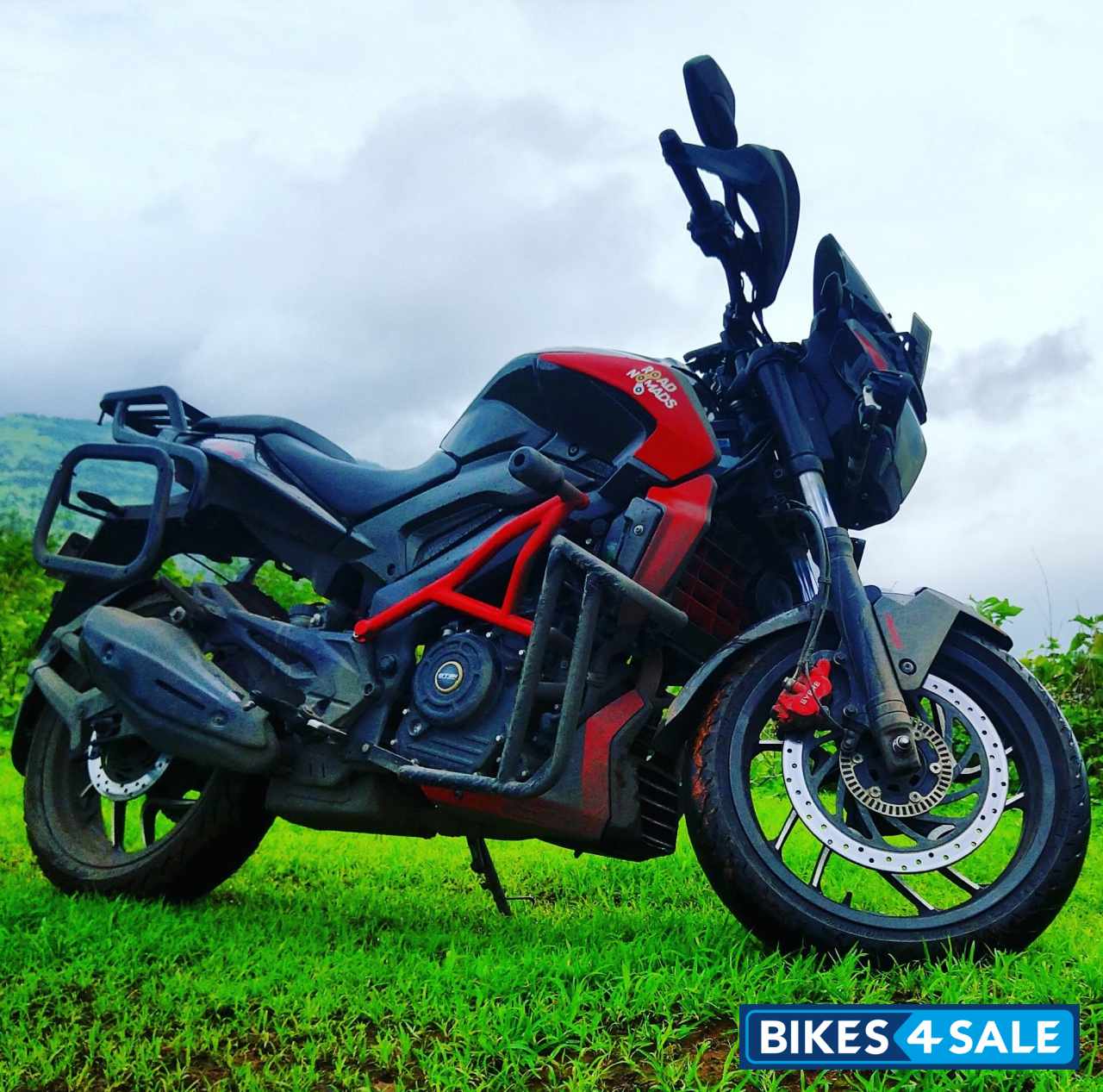 Red Bajaj Dominar 400