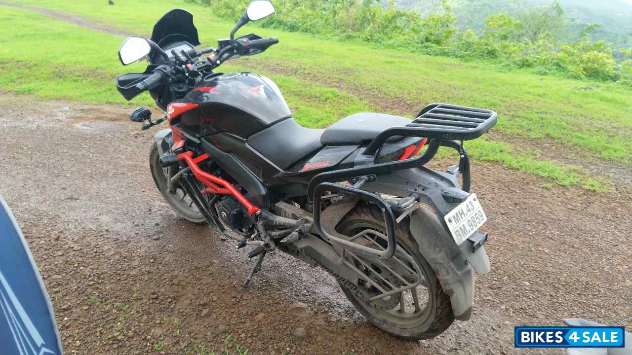 Red Bajaj Dominar 400