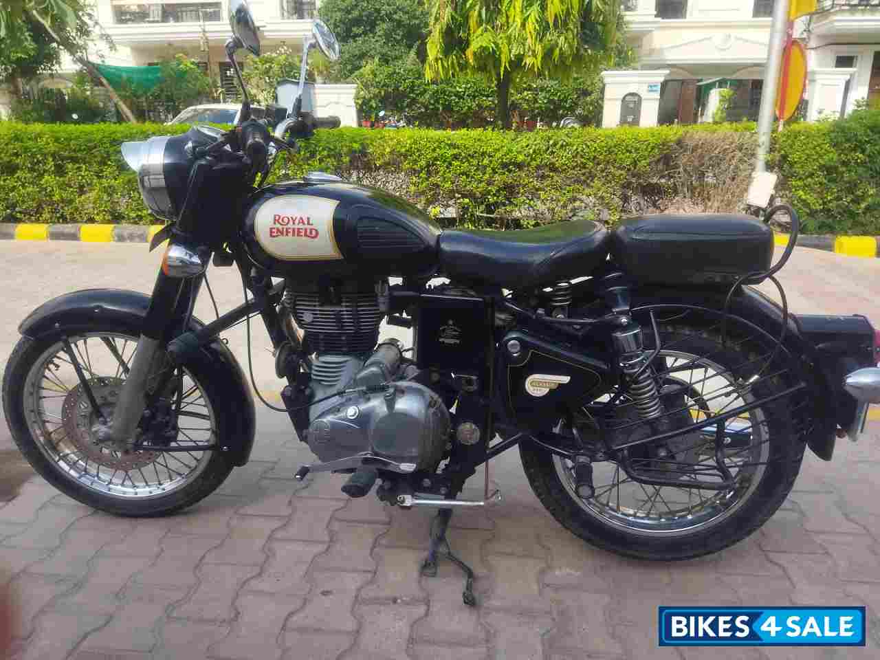 Black Royal Enfield Classic 350