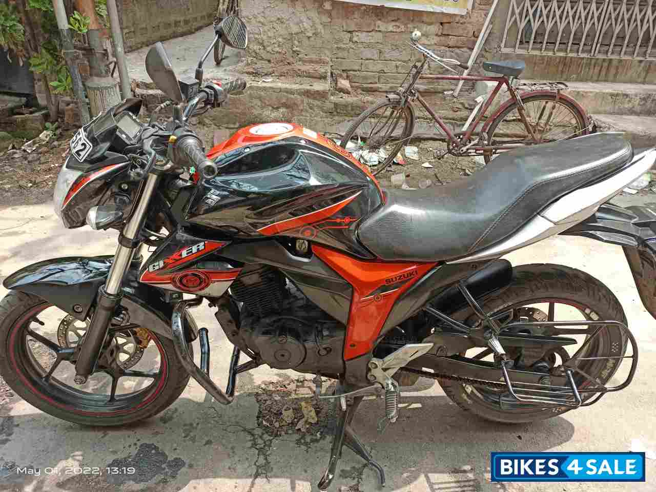 Black/ Orange Suzuki Gixxer SP