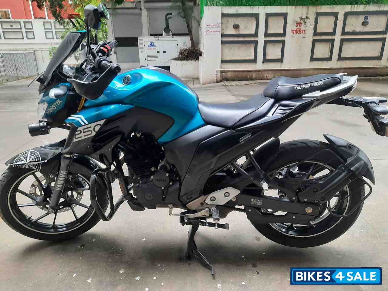 Yamaha FZ25