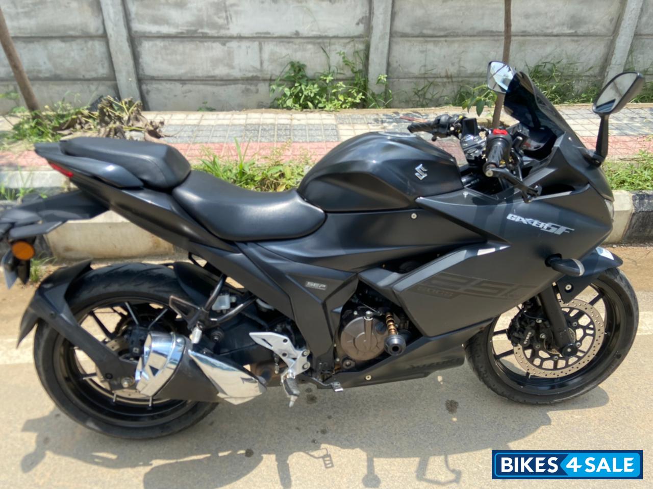 Matte Black Suzuki Gixxer SF 250