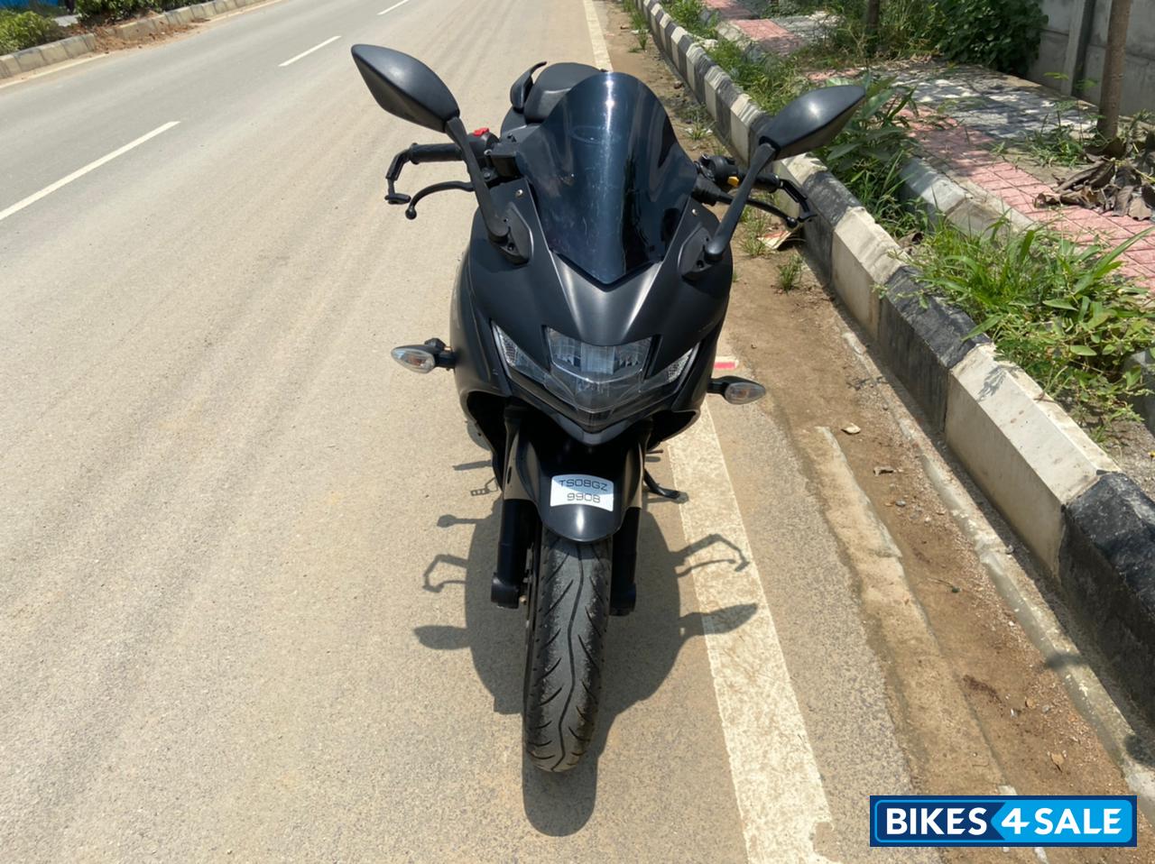 Matte Black Suzuki Gixxer SF 250