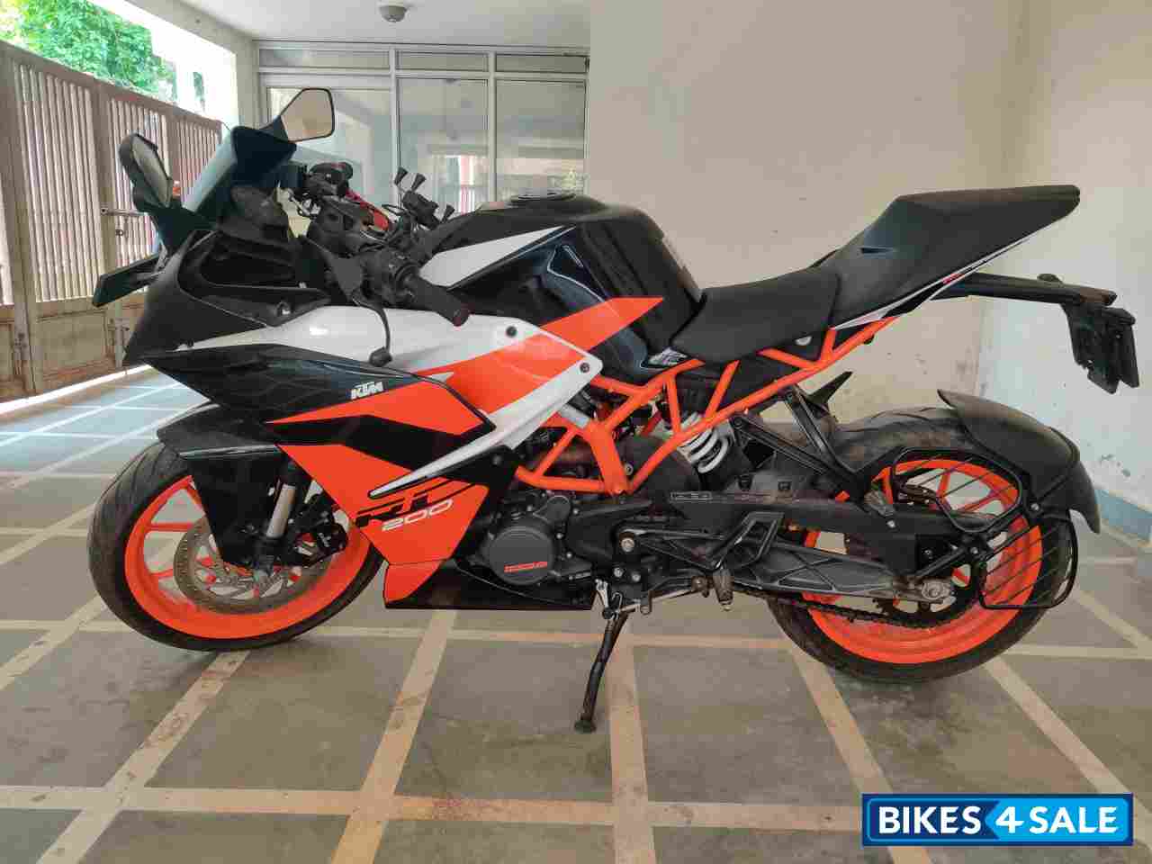 Black KTM RC 200