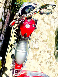 Red And White Mahindra Mojo UT 300