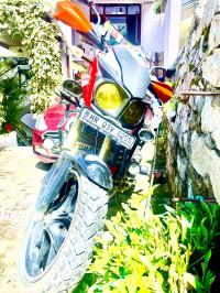 Red And White Mahindra Mojo UT 300