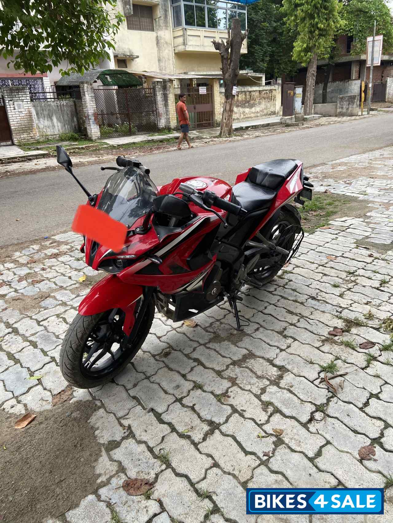 Bajaj Pulsar RS 200 ABS
