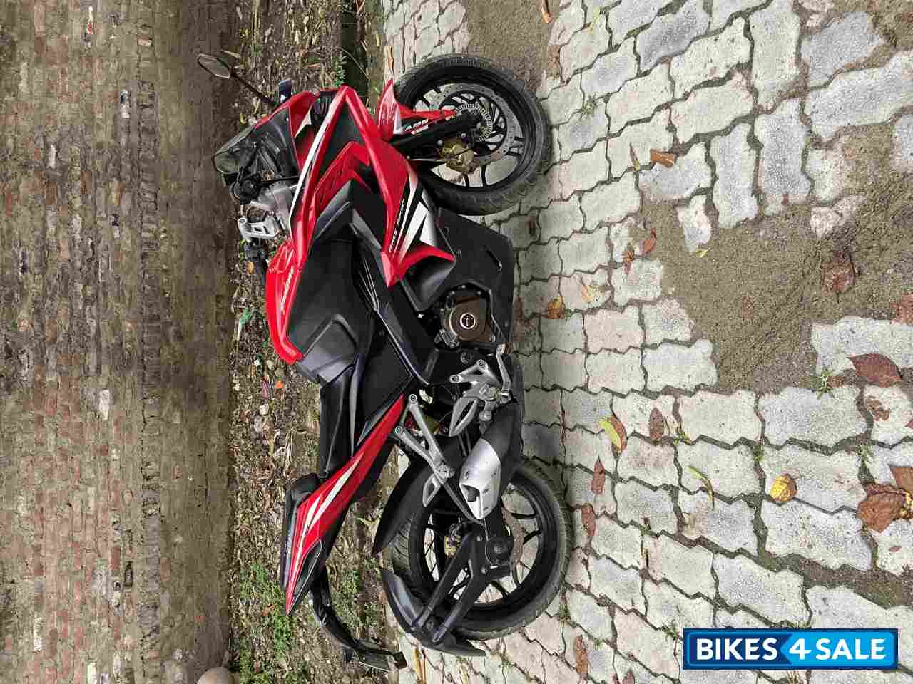 Bajaj Pulsar RS 200 ABS