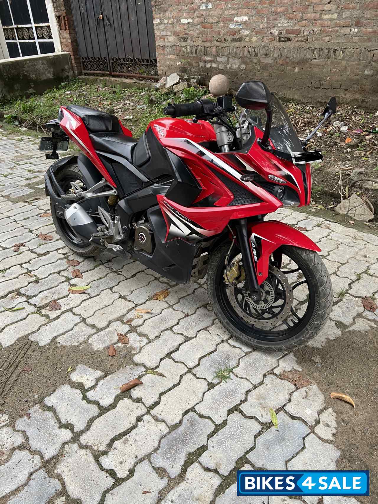 Bajaj Pulsar RS 200 ABS