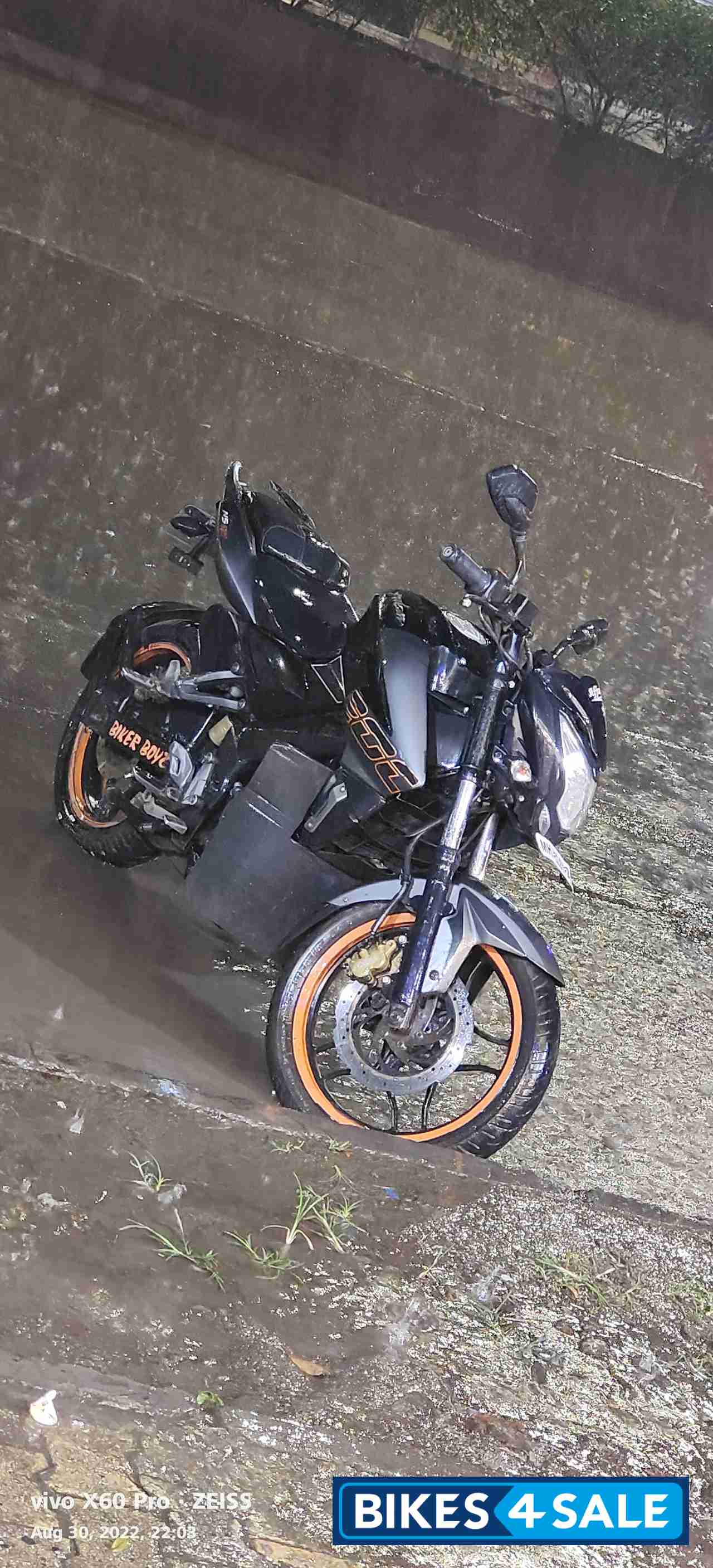 Black Bajaj Pulsar 200 NS