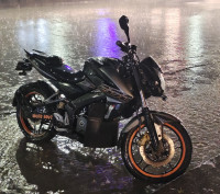 Black Bajaj Pulsar 200 NS