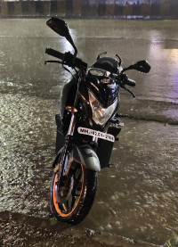 Black Bajaj Pulsar 200 NS