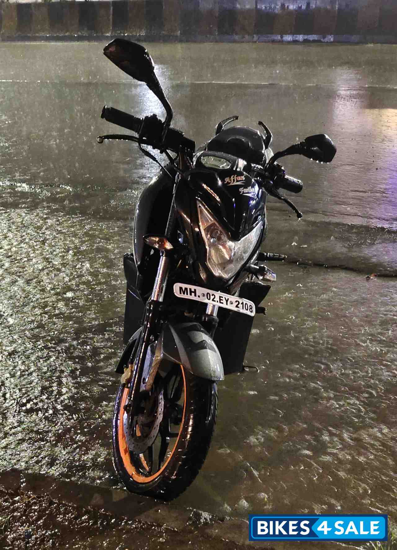 Black Bajaj Pulsar 200 NS