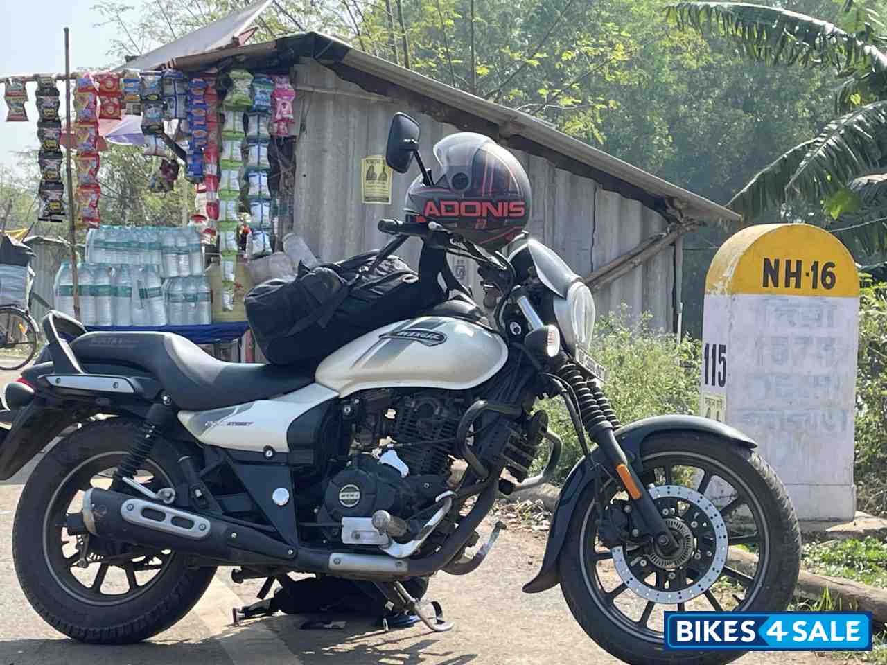 White Bajaj Avenger Street 220