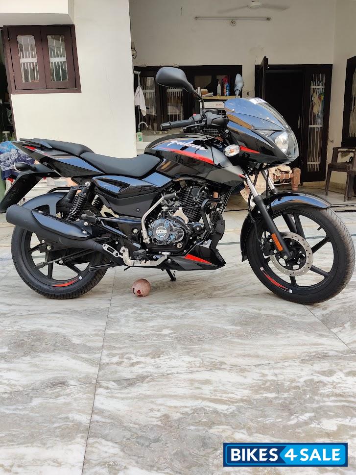 Black Red Bajaj Pulsar 125 Split Seat