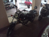 Black Bajaj Avenger 200 DTS-i