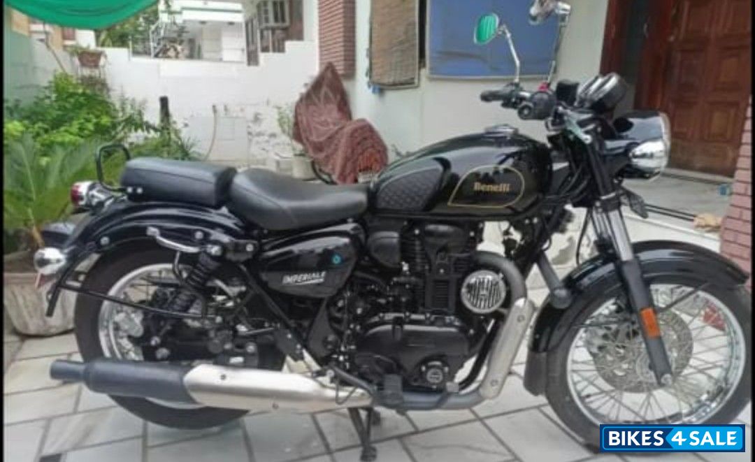 Black Benelli Imperiale 400 BS6