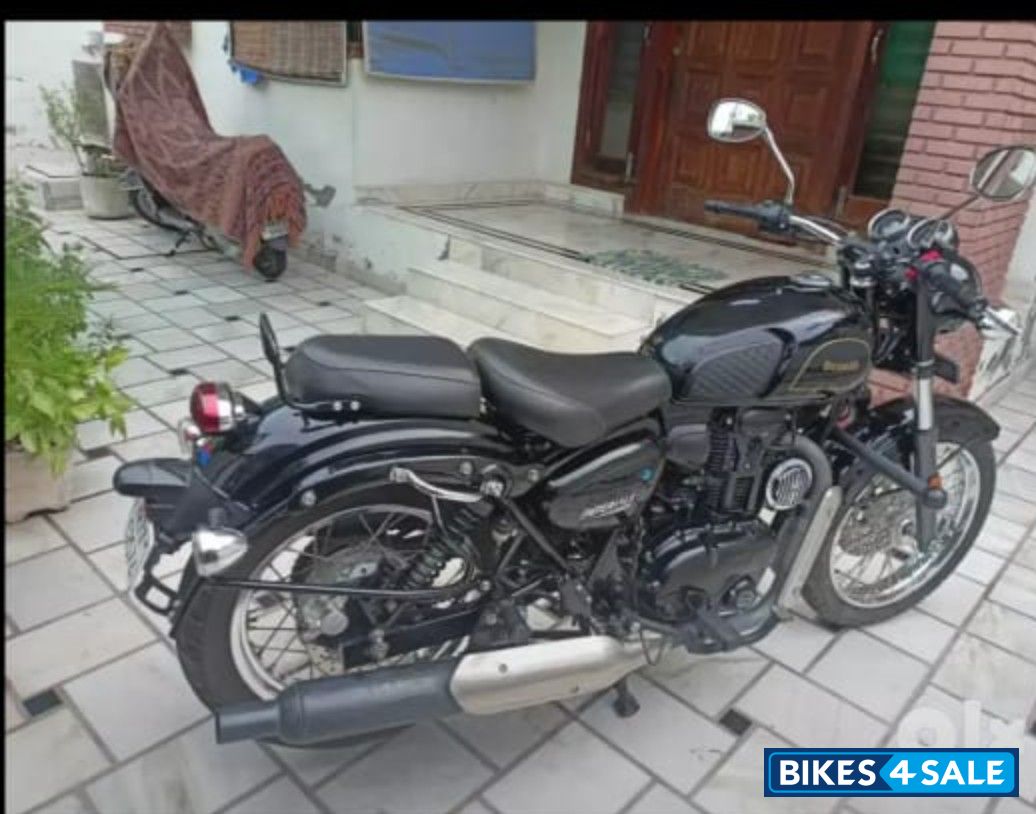 Black Benelli Imperiale 400 BS6