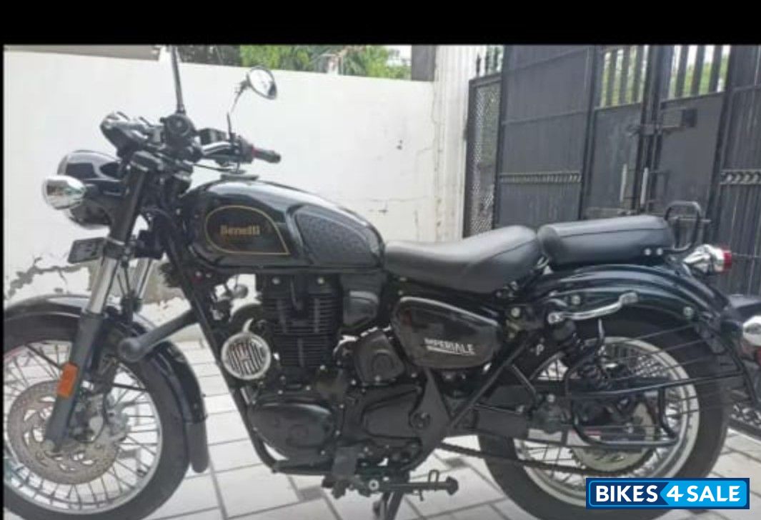 Black Benelli Imperiale 400 BS6
