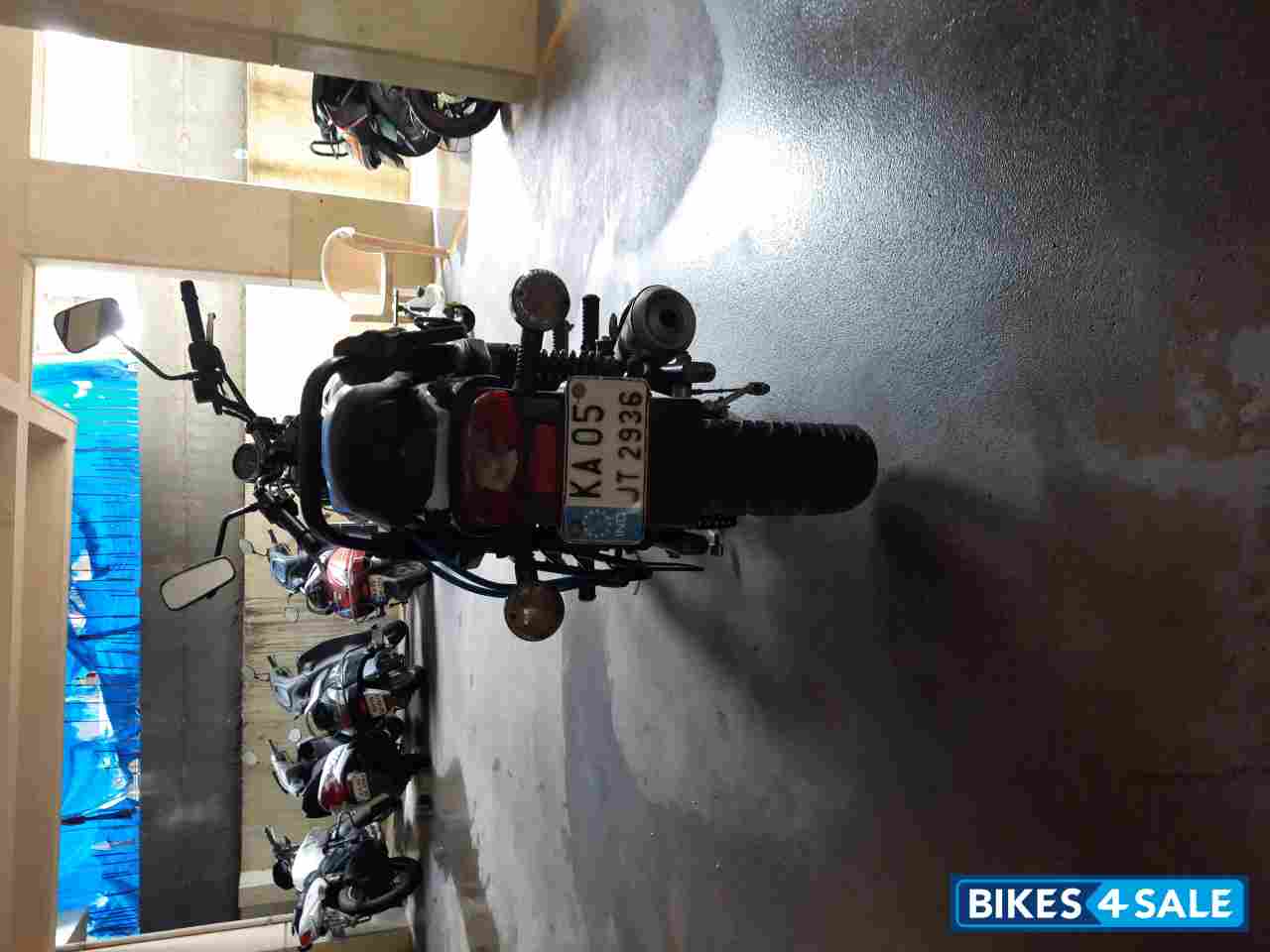 Black Bajaj Avenger Street 220