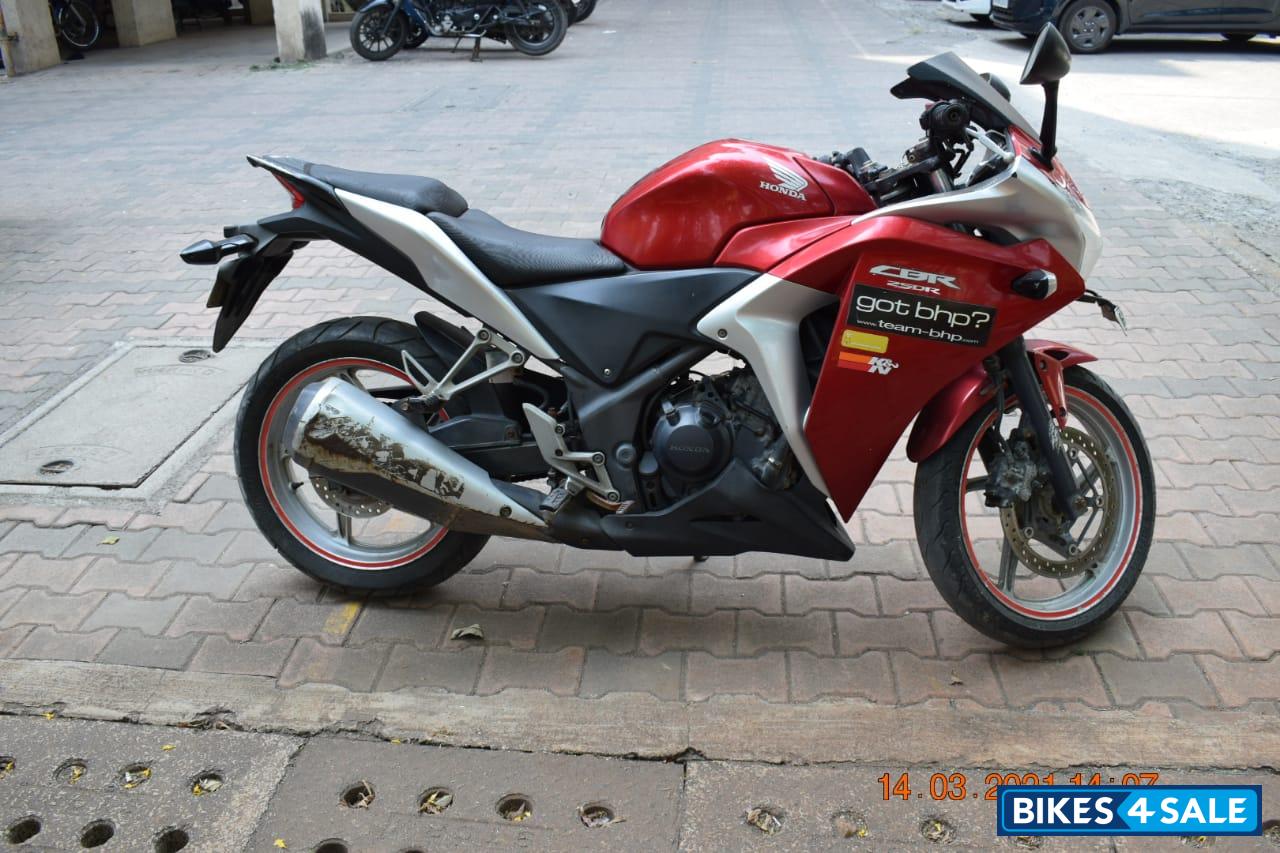 Red Honda CBR 250R