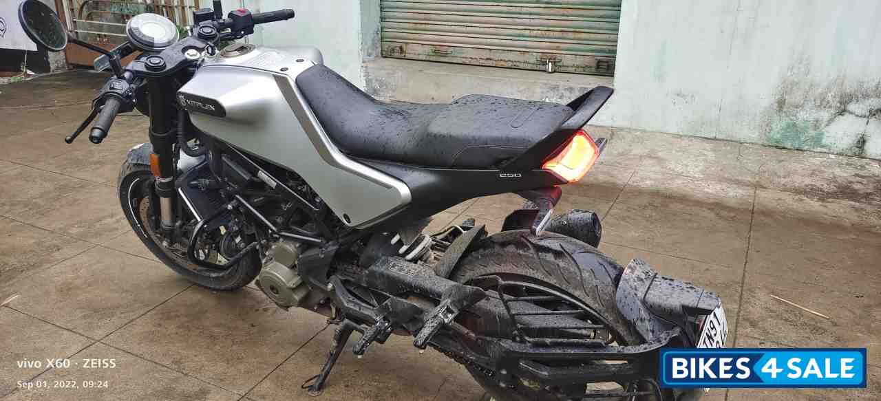 Silver Husqvarna Vitpilen 250 2020