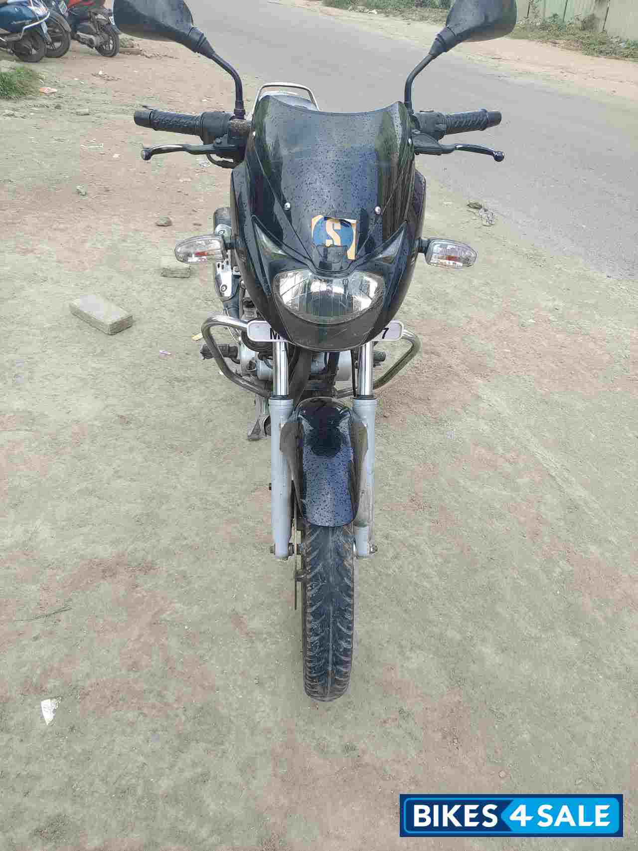 Metallic Black Bajaj Pulsar 150 DTSi Metallic Black Bajaj Pulsar 150 DTSi