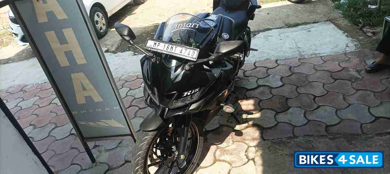 Black Yamaha YZF R15 V3