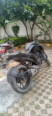 Black Yamaha FZ25