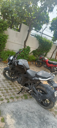 Black Yamaha FZ25