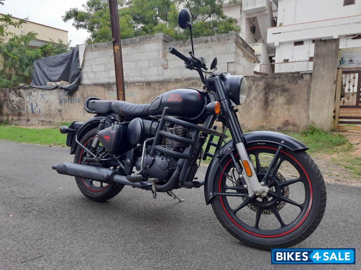 Stealth Black Royal Enfield Classic 350 Dual Channel BS6