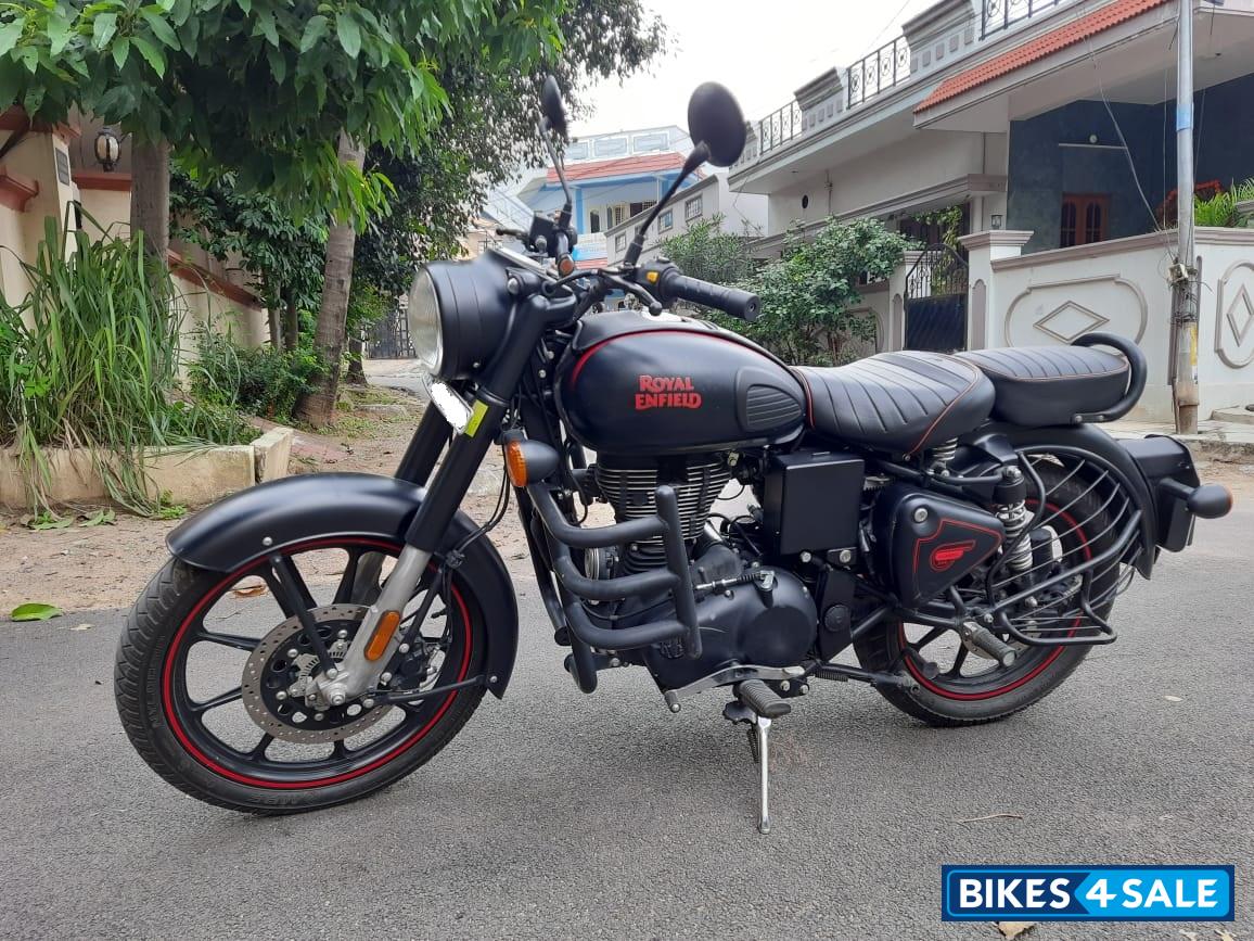 Stealth Black Royal Enfield Classic 350 Dual Channel BS6