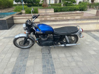 Blue/black Triumph Bonneville T100